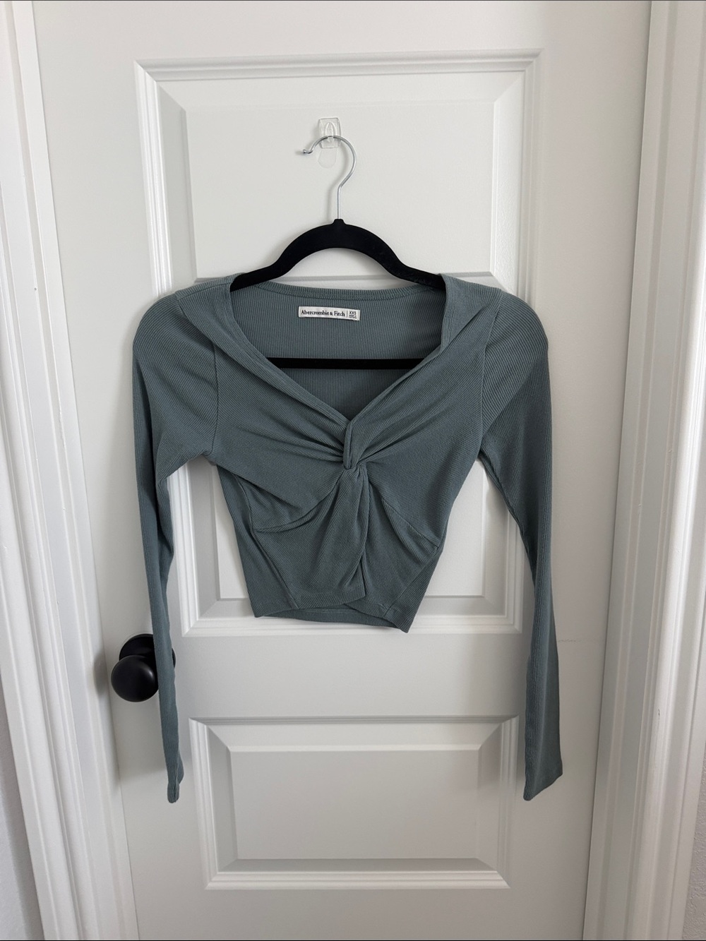 Abercrombie & Fitch Twist-Knot Long Sleeve Crop Top in Sage